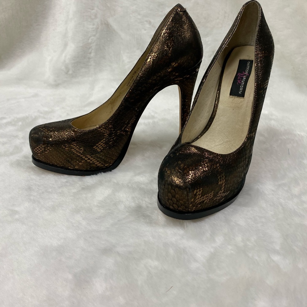 Snake print brown pump heels size 7